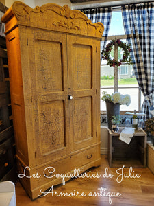 Meuble - Majestueuse armoire antique