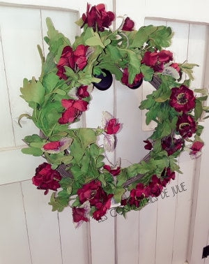 Couronne de fleurs rouges